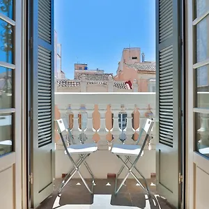 C74 - Marvelous 3 Bedroom In Historical Appartement Málaga